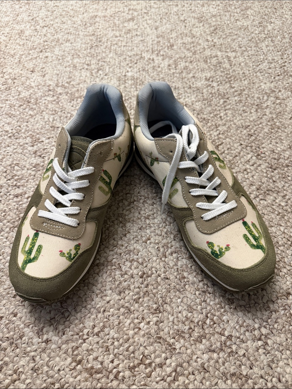 inkkas Olive and Cream Cactus Print women's Sneakers new
Size w8/m6